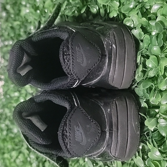 Nike Kids Black Air Max Sneakers - Picture 2 of 5
